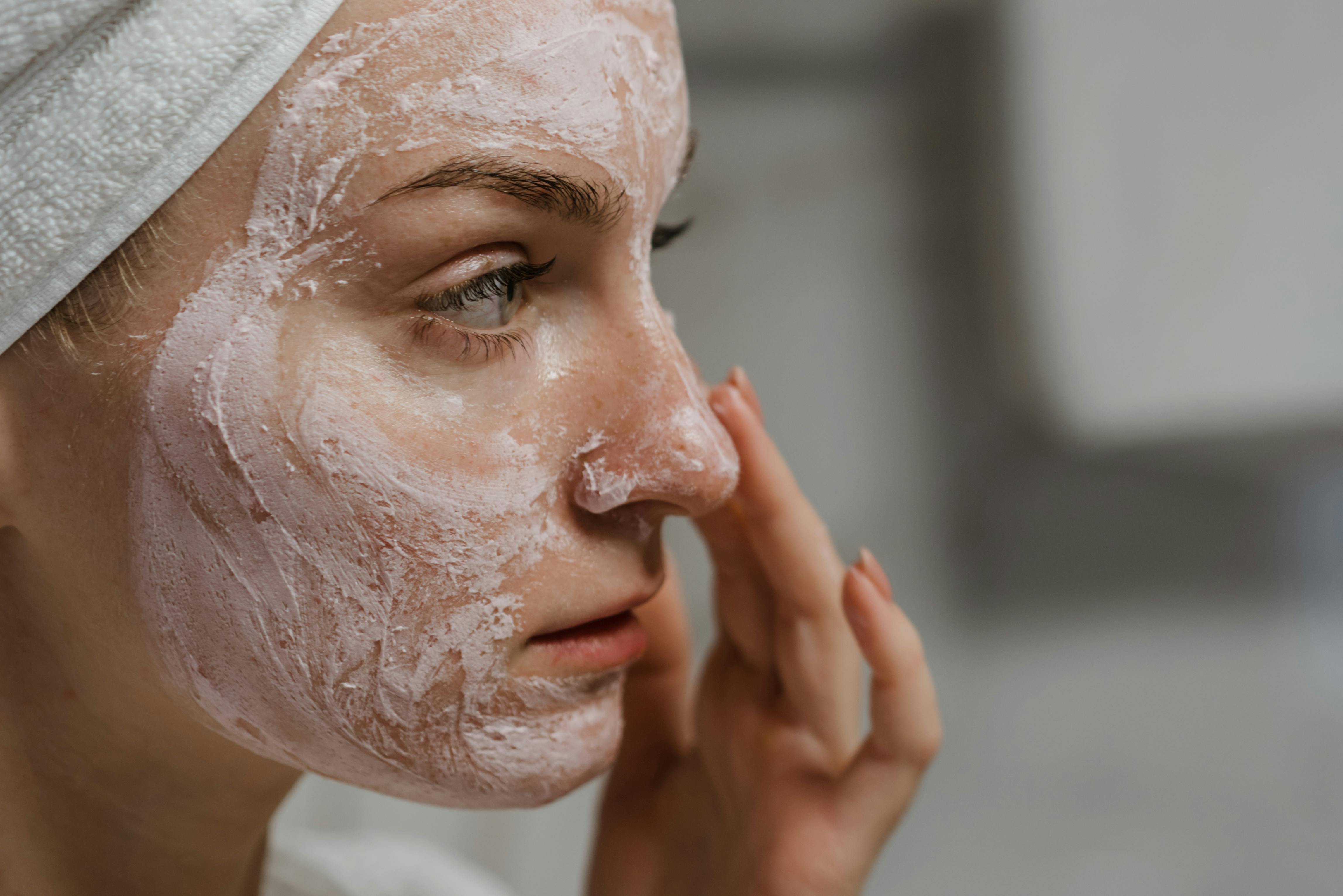 Skincare 101: How to Choose the Right Products for Acne-Prone Skin